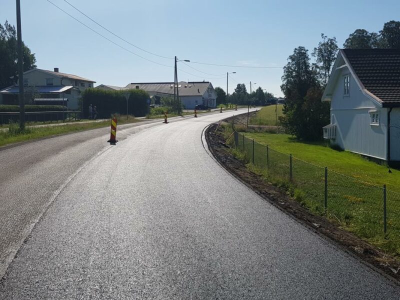 Slik rengjør du asfalt