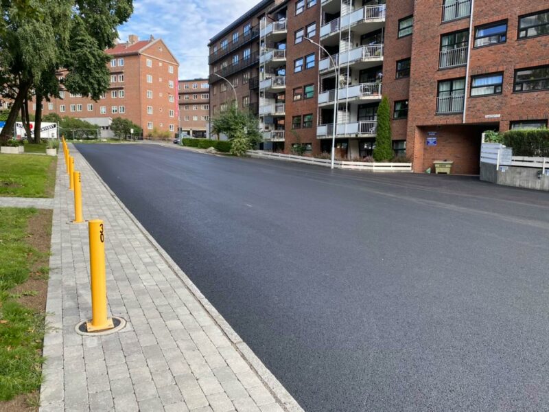 Slik rengjør du asfalt